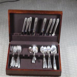RARE FIND! Crown Plate Silverplated Service for Eight in “Radiance”